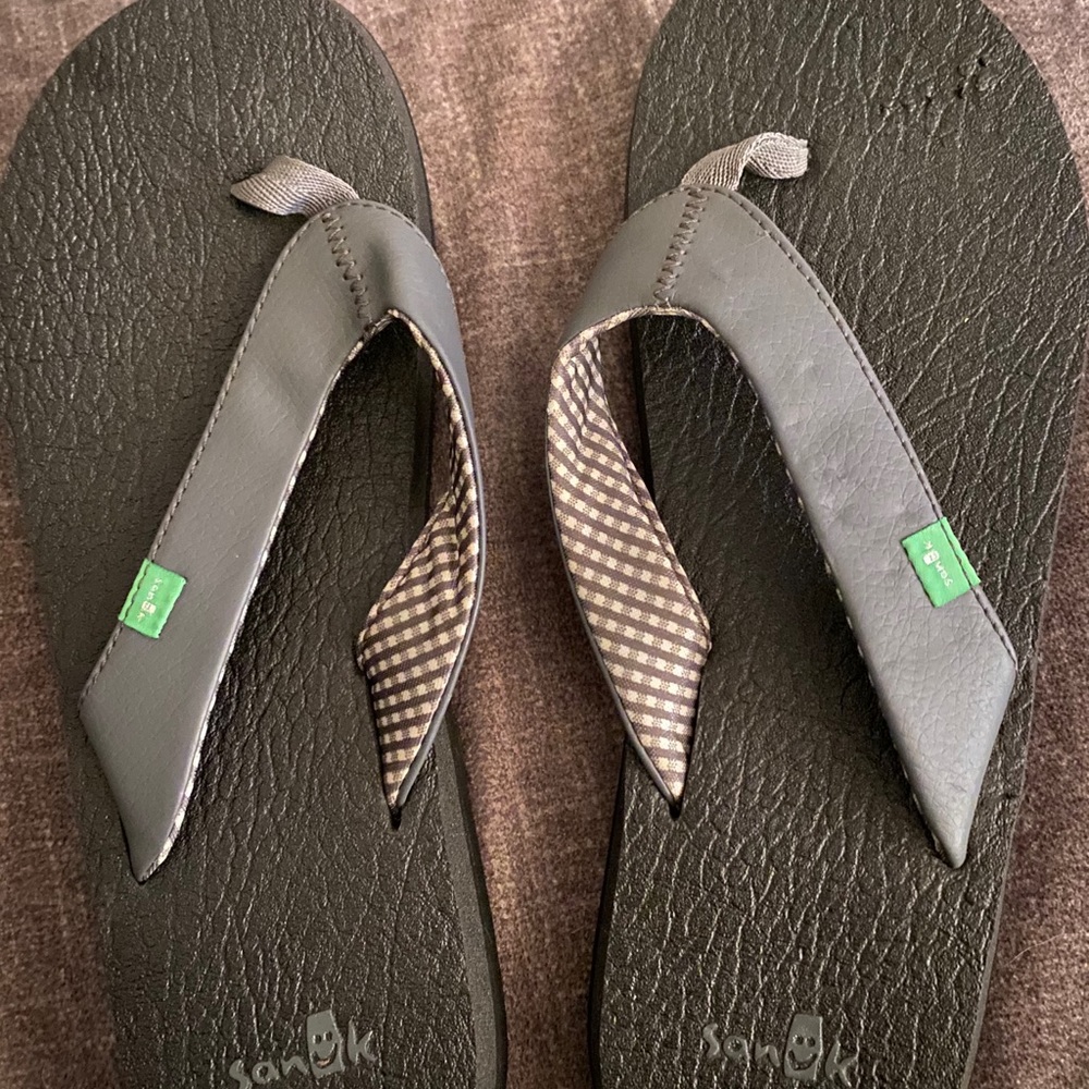 SANUK